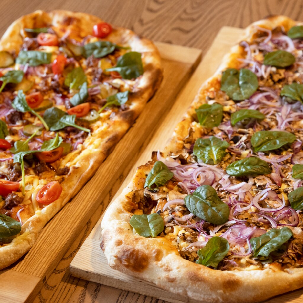 Čili Pizza jaunās vegāniskās picas - Romas burgerpica un Romas sēņu pica.